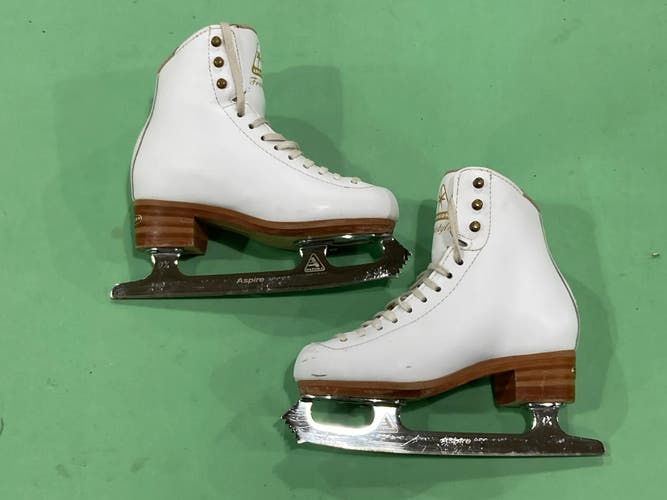 Used Junior Jackson Ultima Freestyle Figure Skates Size 1 | Box Included