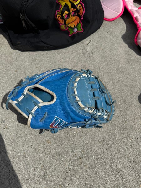 Wilson A2000 RH Catcher's Baseball Glove 33" (Used)