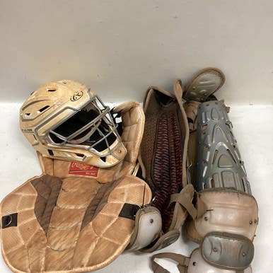 Used Rawlings ADULT CATCHERS SET W/HELMET Catchers Equipment Other 11725-S000491963