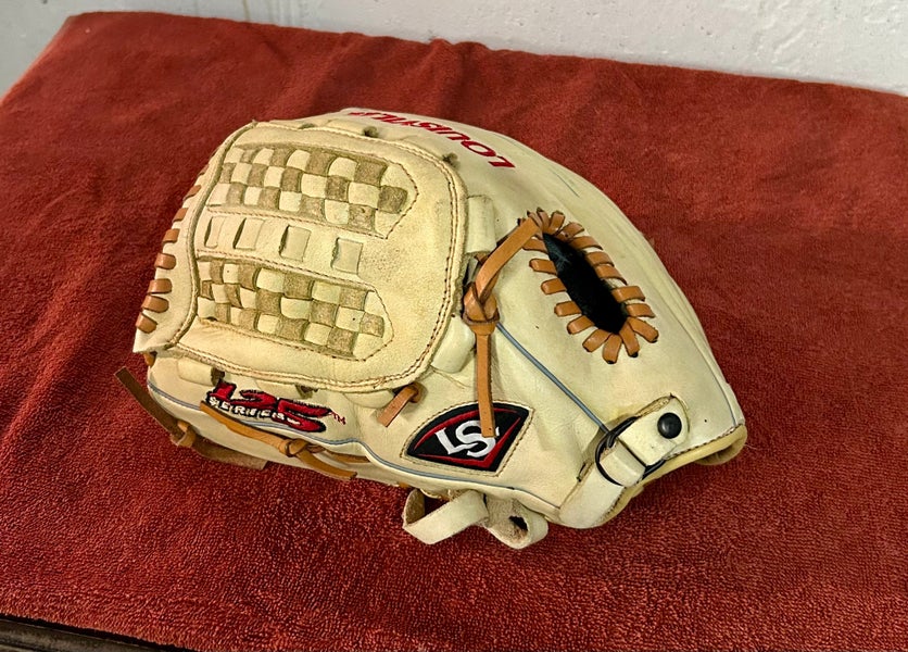 Louisville Slugger 125 Series LHT Baseball Glove 12.5" (Used)