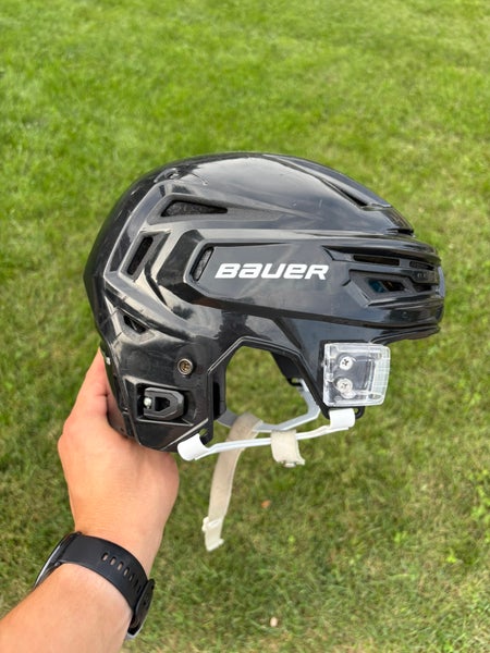 Medium Bauer Re-Akt 150 Helmet (Used)