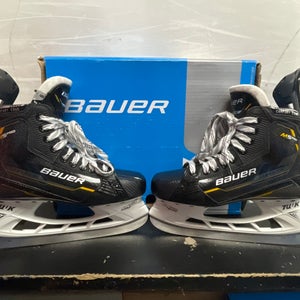 Bauer Supreme M5 Pro Hockey Skates Regular Width 8 (Used 1 time)