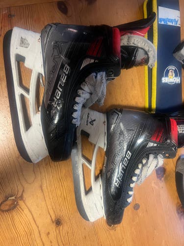 2024 Bauer Vapor X5 Pro Hockey Skates Regular Width Size 6.5 (Used)