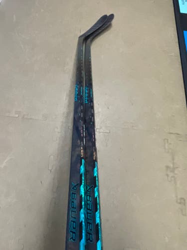 Intermediate Bauer Twitch Right Handed Hockey Stick P28 (New) - 2 pack