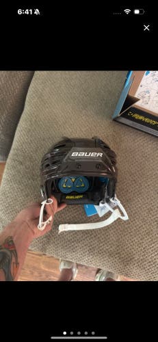 Medium Bauer Re-Akt 150 Helmet (New)