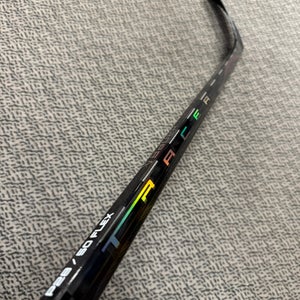 Junior Black Bauer Tracer Right Handed Hockey Stick P28 (New) 50 flex