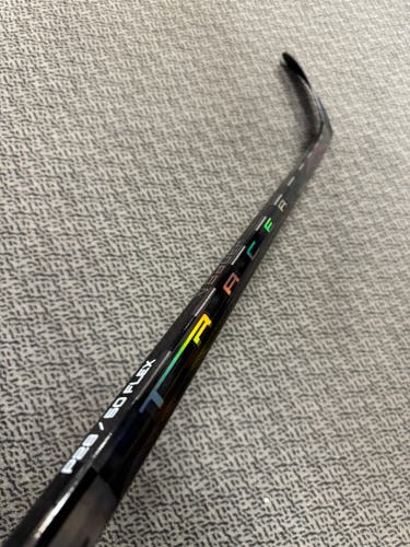 Junior Black Bauer Tracer Right Handed Hockey Stick P28 (New) 50 flex