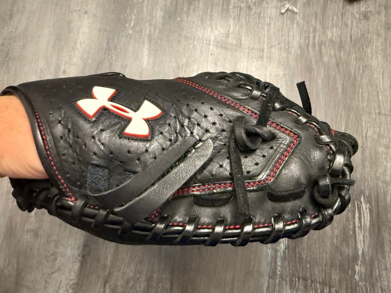Under Armour Deception UACM-200A RH Baseball Glove 33.5" (Nearly brand new)