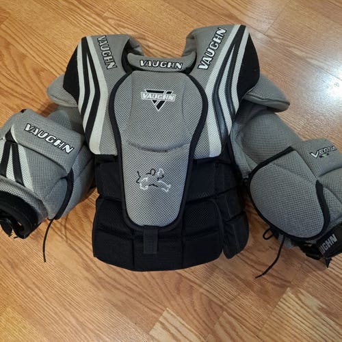Junior Medium Vaughn Ventus SLR Goalie Chest Protector (Used)