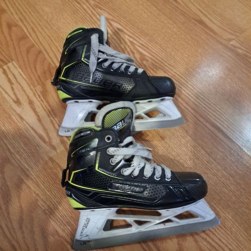 Bauer GSX Hockey Goalie Skates Size 3.5 (Used)