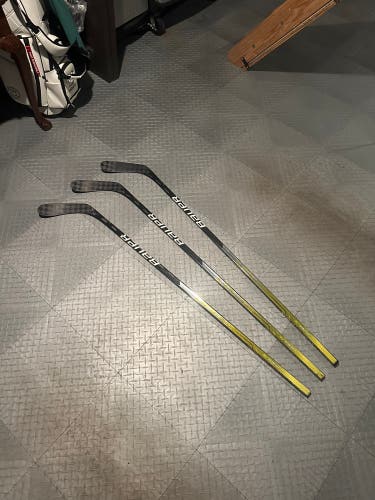 3 Senior Bauer Vapor Hyperlite Left Hand Hockey Sticks P28/Kucherov Pro Stock (Used)