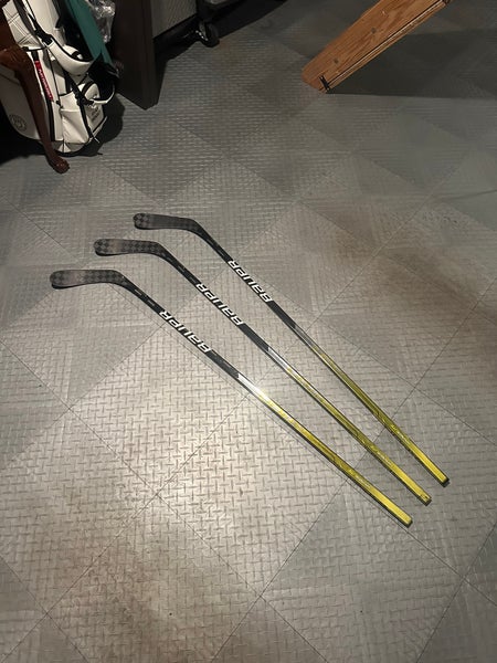 3 Senior Bauer Vapor Hyperlite Left Hand Hockey Sticks P28/Kucherov Pro Stock (Used)