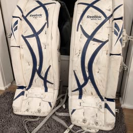 30" Reebok 9000 Hockey Goalie Leg Pads (Used)