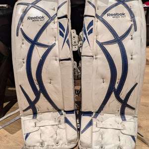 30" Reebok 9000 Hockey Goalie Leg Pads (Used)