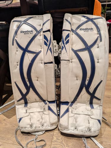 30" Reebok 9000 Hockey Goalie Leg Pads (Used)