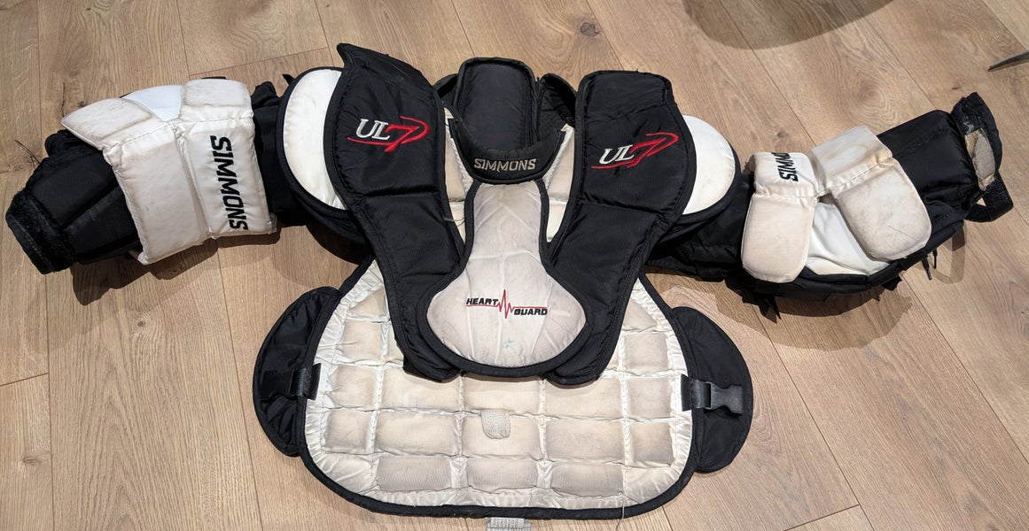 Simmons UL7 Heart Guard Goalie Chest Protector – Intermediate