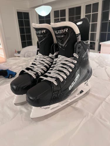 2024 Bauer Supreme Matrix Hockey Skates Regular Width 10 (Used)