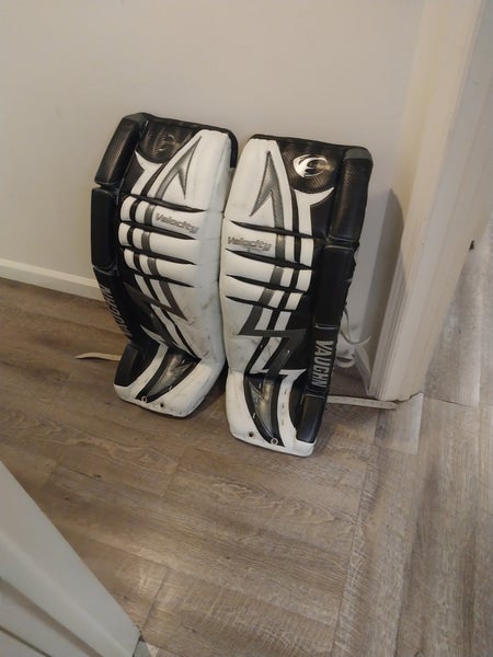 35" Vaughn Velocity 7500 Goalie Leg Pads (Used)