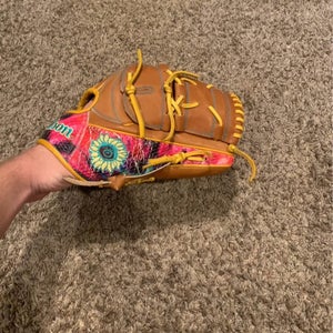 Clevinger GOTM Wilson A2000 RH Pitcher's Baseball Glove 12"