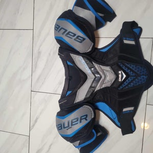 Senior Medium Bauer Supreme One.8 Shoulder Pads (Used)