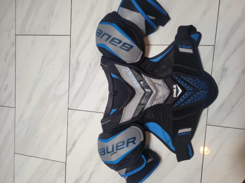 Senior Medium Bauer Supreme One.8 Shoulder Pads (Used)