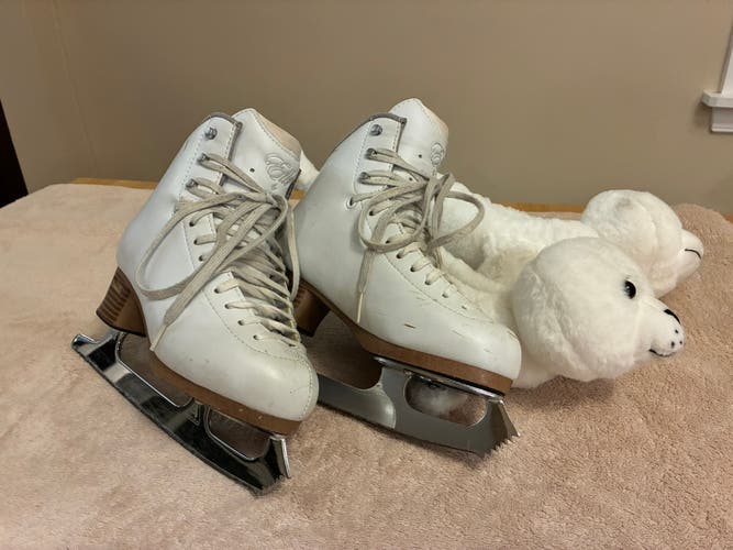 Jackson Ultima Elle Figure Skates C Junior 2.5 (Used)