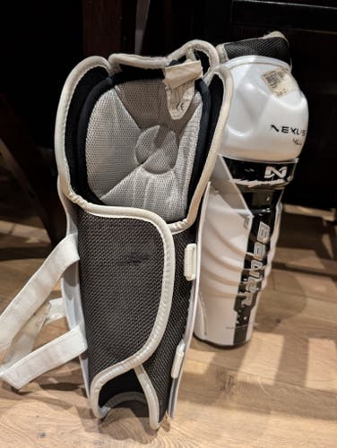 Intermediate Bauer Nexus 400 12" Shin Pads (Used)