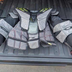 Large Bauer Hyperlite Goalie Chest Protector (Used)