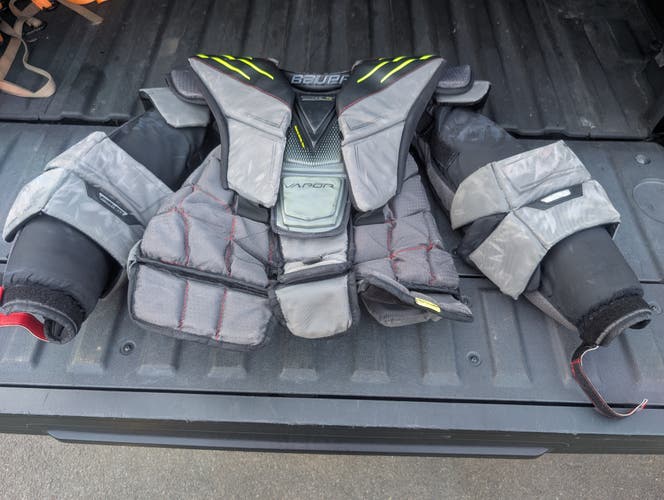 Large Bauer Hyperlite Goalie Chest Protector (Used)