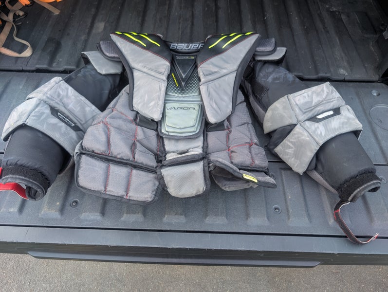 Large Bauer Hyperlite Goalie Chest Protector (Used)