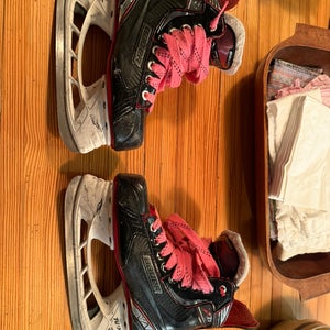 Bauer Vapor x 2.7 Hockey Skates Size 2.5 (Used)