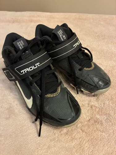 Black Kid's 1.5Y (Big Kids / Youth) Youth Nike Trout Low Top (Used)