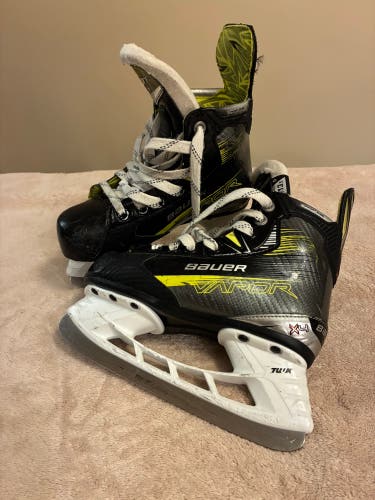 Bauer Vapor X4 Hockey Skates Regular Width 13.5 (Used)