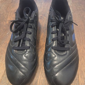 Black Kids 5.5Y (Big Kids / Youth) Adidas Goletto VIII Soccer Cleats (Used)