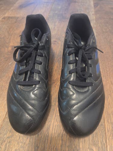 Black Kids 5.5Y (Big Kids / Youth) Adidas Goletto VIII Turf Cleats Cleats (Used)