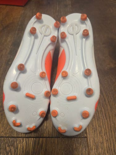 Pink Kids 2.5Y (Big Kids / Youth) Nike Soccer Cleats (Used)