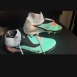 Green Men's Size M 9.5 (W 10.5) Nike Molded Cleats Cleats (New)
