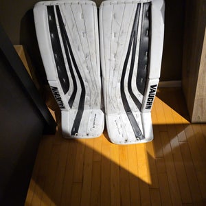 30" Vaughn Ventus SLR Goalie Leg Pads (Used)