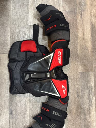 Small CCM Extreme Flex Shield E2.9 Goalie Chest Protector (Used)