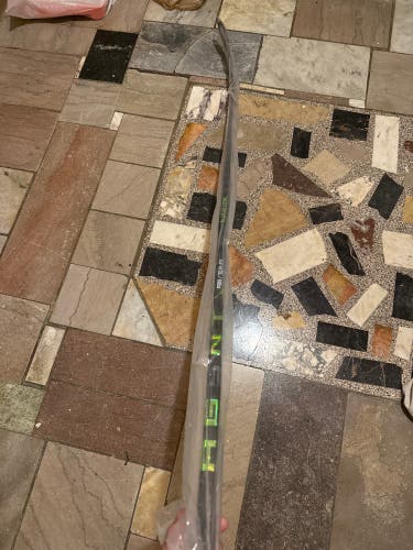 Senior Bauer Ag5nt Right Handed Hockey Stick P28 (New)