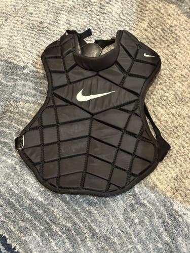 Nike Keystone 17 Inch Catchers Chest Protector Baseball