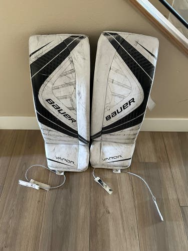 Large Bauer Vapor X700 (2017 Model) Goalie Leg Pads (Used)