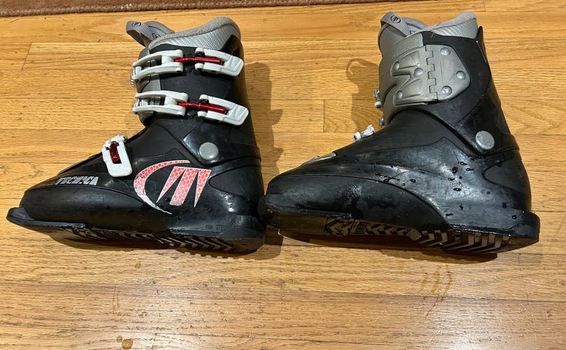 Mondo 23 & 23.5 Kid's Tecnica RJ Ski Boots (Used)