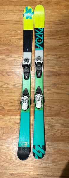 Kid's Volkl STEP 138 cm Twin Tip Freestyle  All Mountain Skis With Demo Bindings (Used)