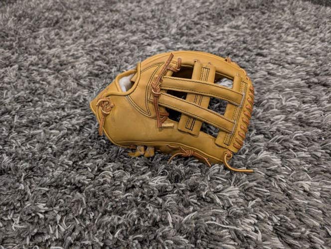 Flashing Leather 11.75" baseball glove