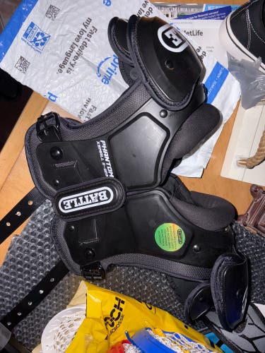 XS Youth Battle Shoulder Pads (Used) football shoulder pads