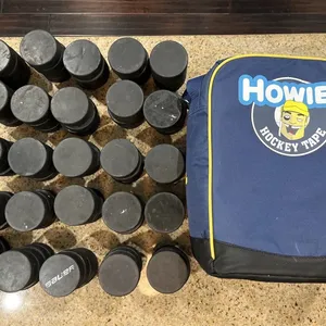 Howies Hockey Puck Carrying Bag & 125 Pucks Inglasco, Sherwood Made In Canada