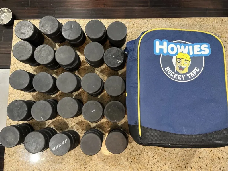 Howies Hockey Puck Carrying Bag & 125 Pucks Inglasco, Sherwood Made In Canada