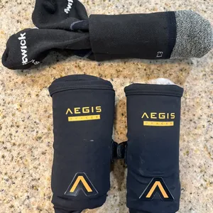 Aegis Bracer Flex D3O Wrist Guards! Ice Hockey Adult M & Brand New Cut Resistant Socks Men