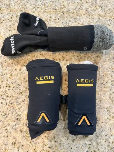 Aegis Bracer Flex D3O Wrist Guards! Ice Hockey Adult M & Brand New Cut Resistant Socks Men